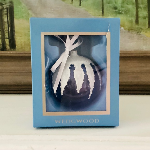 Wedgwood Glass Christmas Ornament Large Ball Blue White Original Box Art Glass - Picture 1 of 12